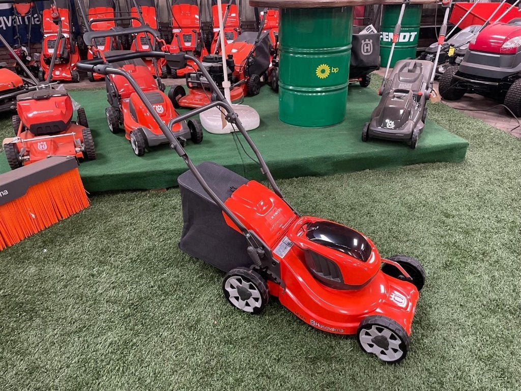 Husqvarna LC137I, Cirkelmaaier, Accu-grasmaaier, Nieuw, Ophalen of Verzenden