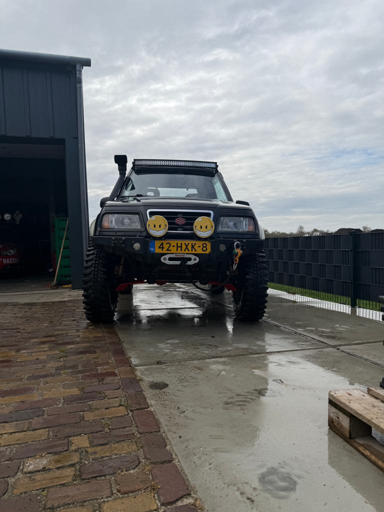 Suzuki Vitara 2.0 Cabrio 16V 4WD 1998 Zwart, 450 kg, 1995 cc, 4 cilinders, 4 stoelen