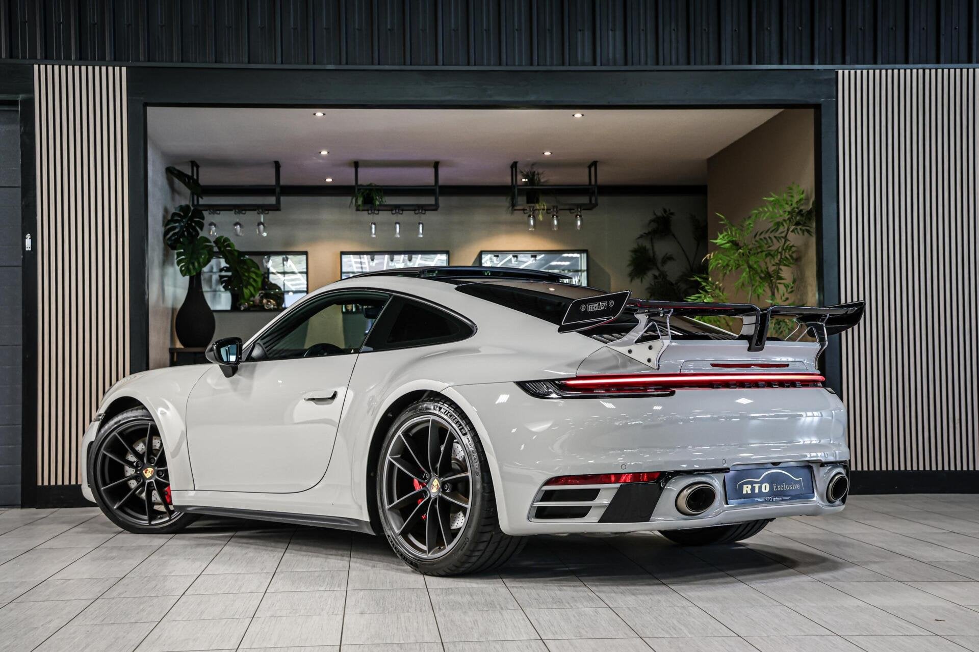 Porsche 911 3.0 Carrera S|Techart|Akrapovic|Pano|Chrono, Automaat, Gebruikt, Met garantie (alle), 4 stoelen