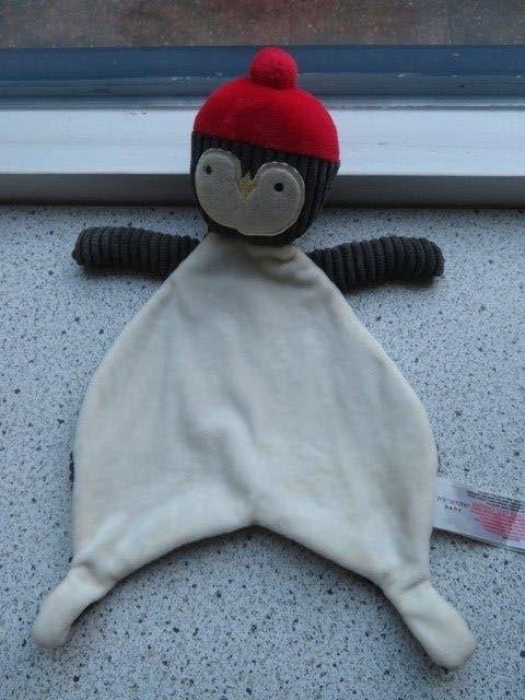Knuffeldoek pinguïn met rood mutsje van Primark Baby, Kinderen en Baby's, Pinguïn, Ophalen of Verzenden, Zo goed als nieuw, Met label