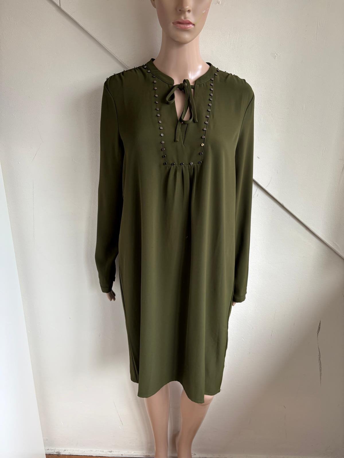 Geisha jurk maat L groen khaki met studs, Kleding | Dames, Jurken, Geisha, Maat 42/44 (L), Ophalen of Verzenden, Zo goed als nieuw
