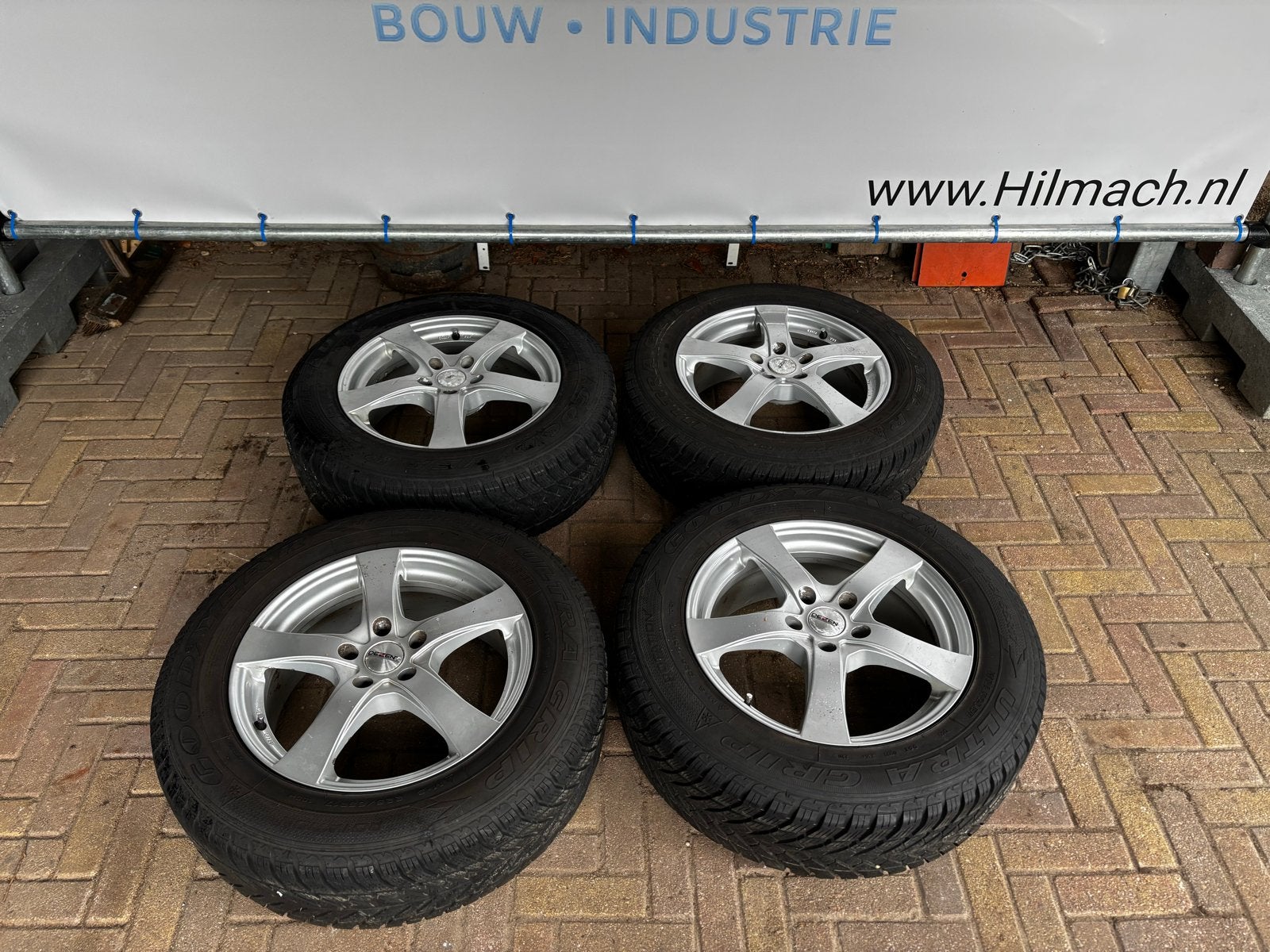 Winterwielen set 255/65R17 102H, Ophalen, Gebruikt