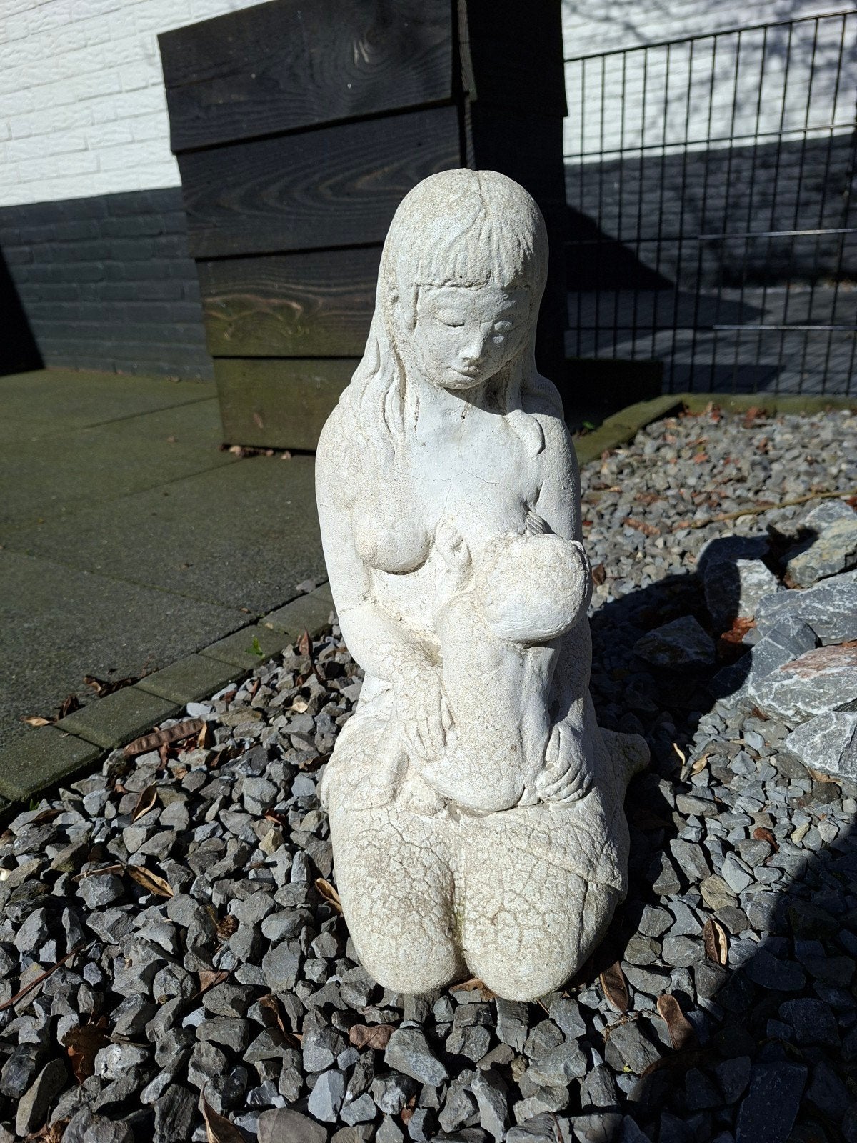 Vintage stenen beeld van vrouw met kind, Ophalen of Verzenden, Gebruikt, Beton, Mensenbeeld