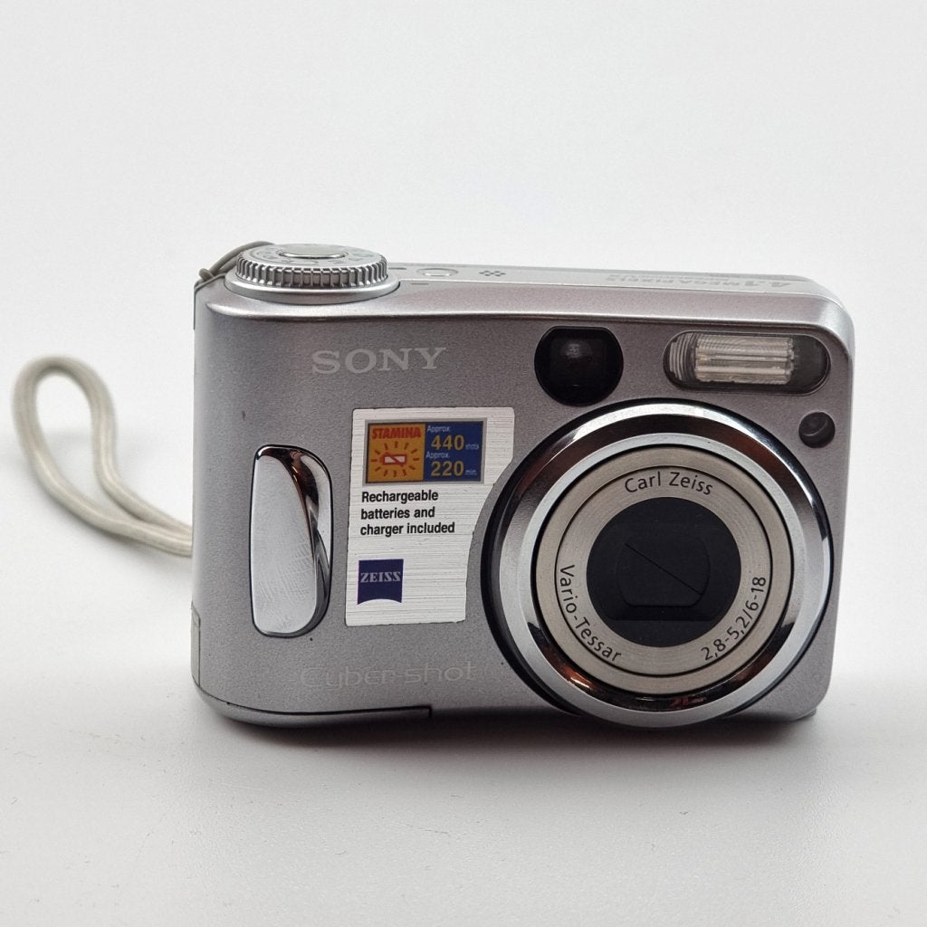 Sony Cybershot DSC-S80 Camera Zilver, Sony, Zo goed als nieuw, Support@sony.com, 1-7-1 Konan, Minato-ku
Tokyo 108-0075
Japan