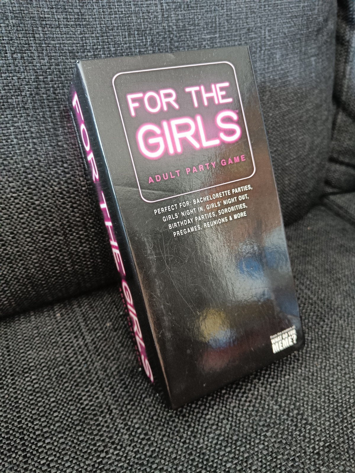 For The Girls - Adult Party Game, Vijf spelers of meer, Ophalen of Verzenden, Zo goed als nieuw, What Do You Meme?