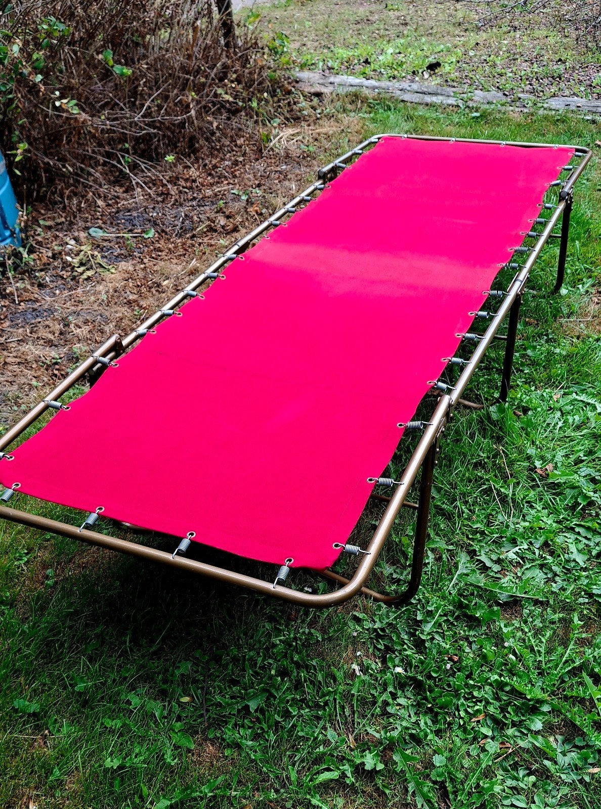 Opvouwbaar ligbed / stretcher - rood, Ophalen, Gebruikt, Metaal, Inklapbaar