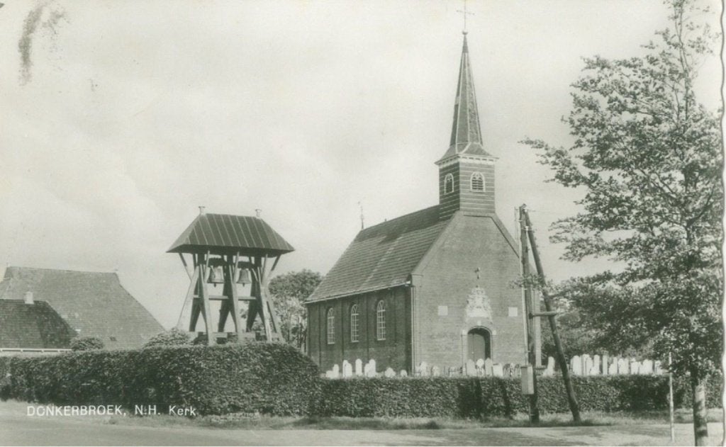 Donkerbroek 1968; N. H. Kerk, met Klokkenstoel - gelopen., Verzenden, 1960 tot 1980, Gelopen, Friesland