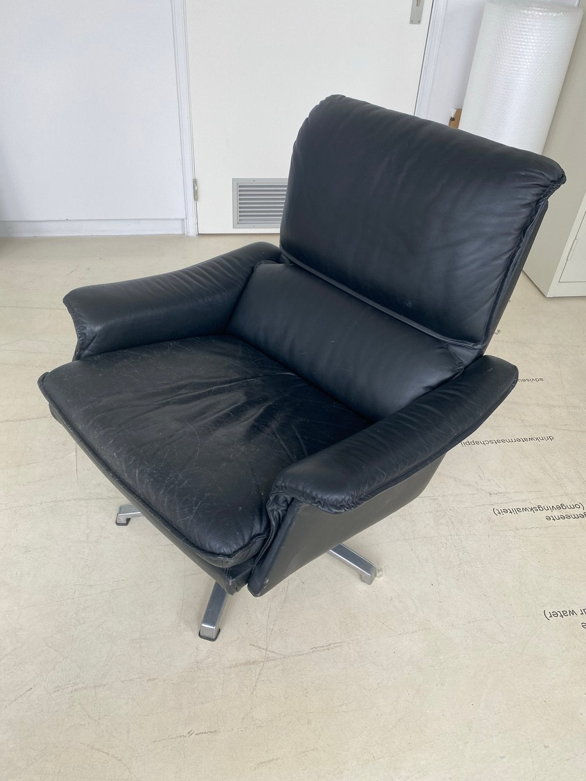 Zwarte leren draaifauteuil - Comfortabele relaxstoel, Huis en Inrichting, Stoelen, Ophalen, Gebruikt, Zwart, Leer