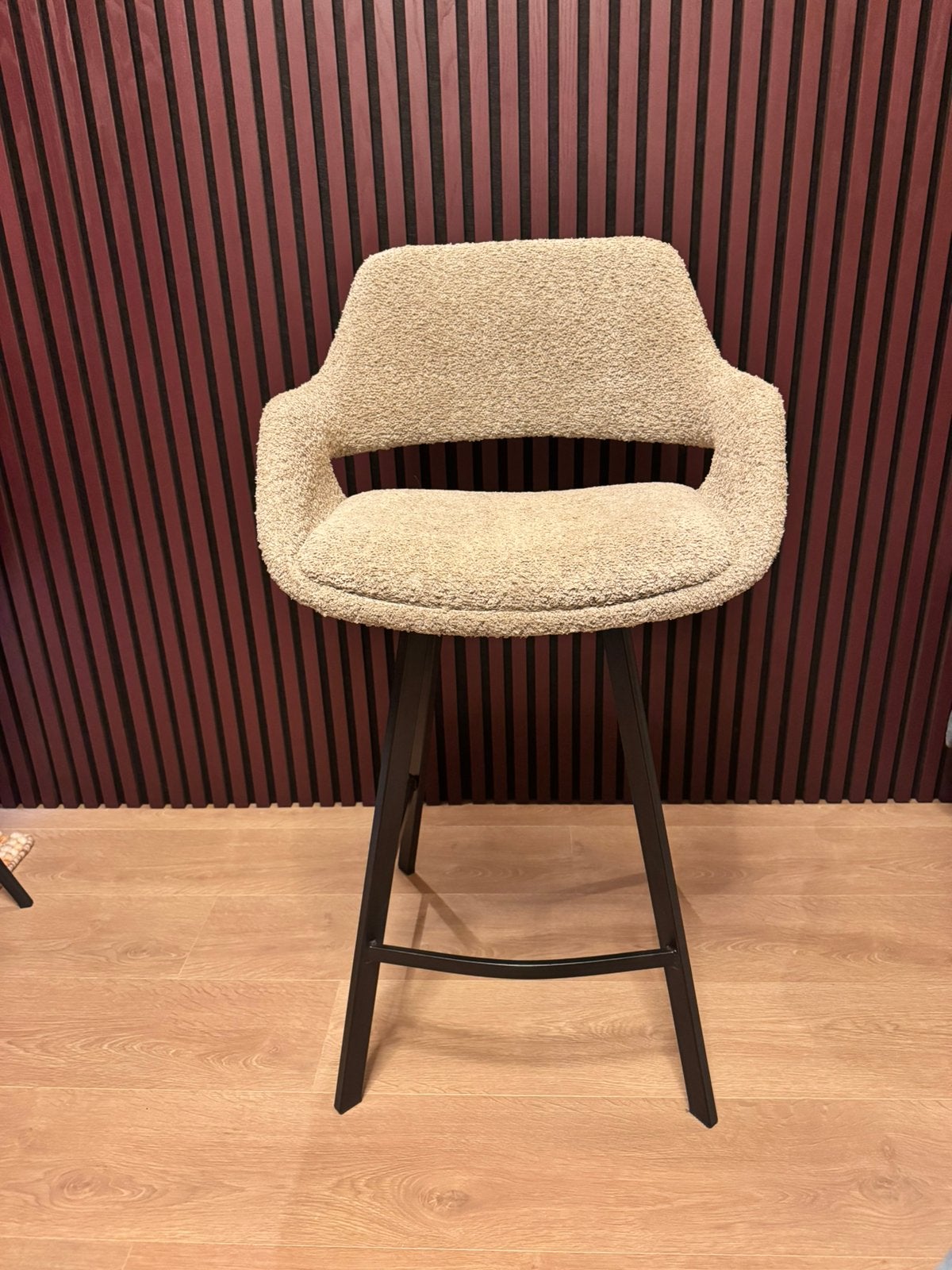 Luxe bouclé barstoel / barkruk crème – zithoogte 66 cm, Huis en Inrichting, 1 kruk, Ophalen, Zo goed als nieuw, 60 tot 90 cm