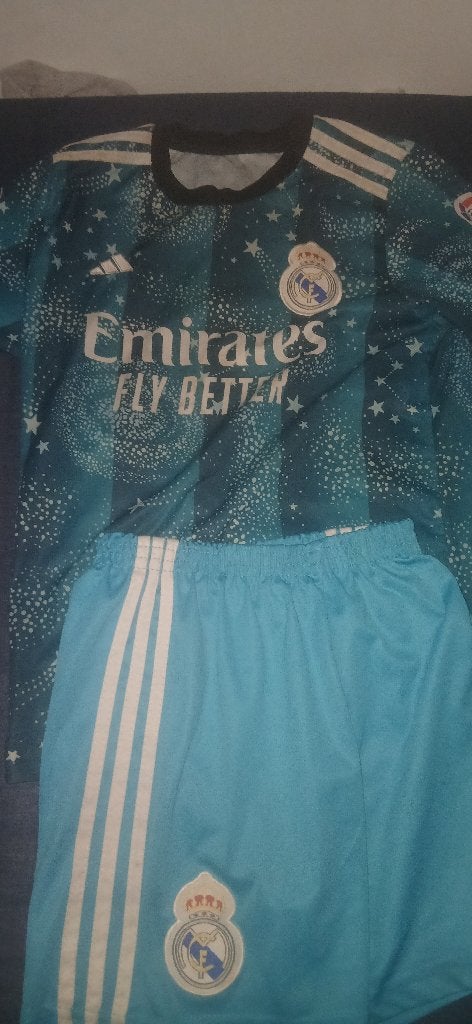 Real madrid tenue maat 164 vini jr, Maat XS of kleiner, Ophalen of Verzenden, Zo goed als nieuw, Set