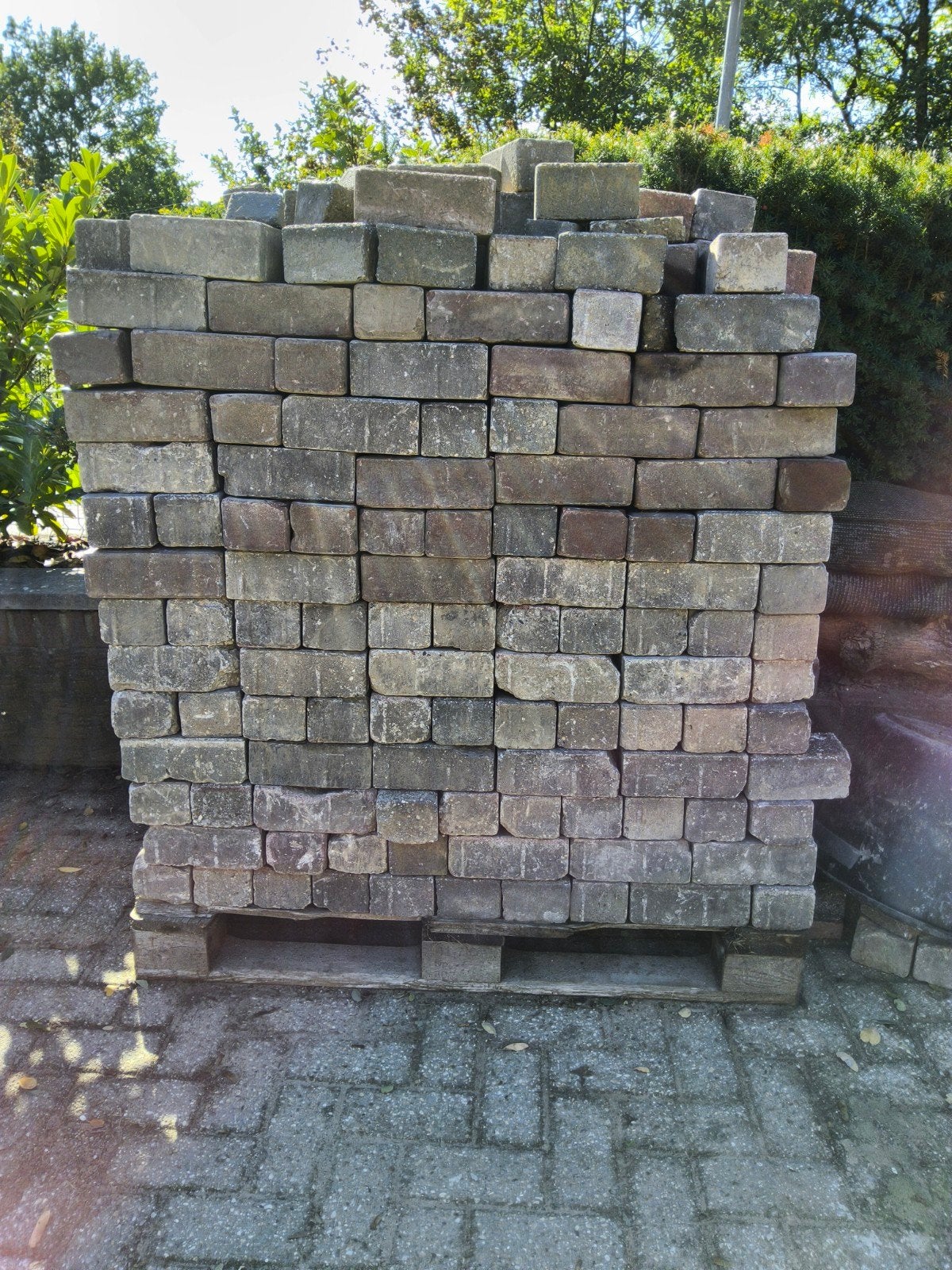 Betonklinkers mix grijs/blauw/rood ca. 10 m2, Tuin en Terras, Ophalen, Gebruikt, Beton, Klinkers