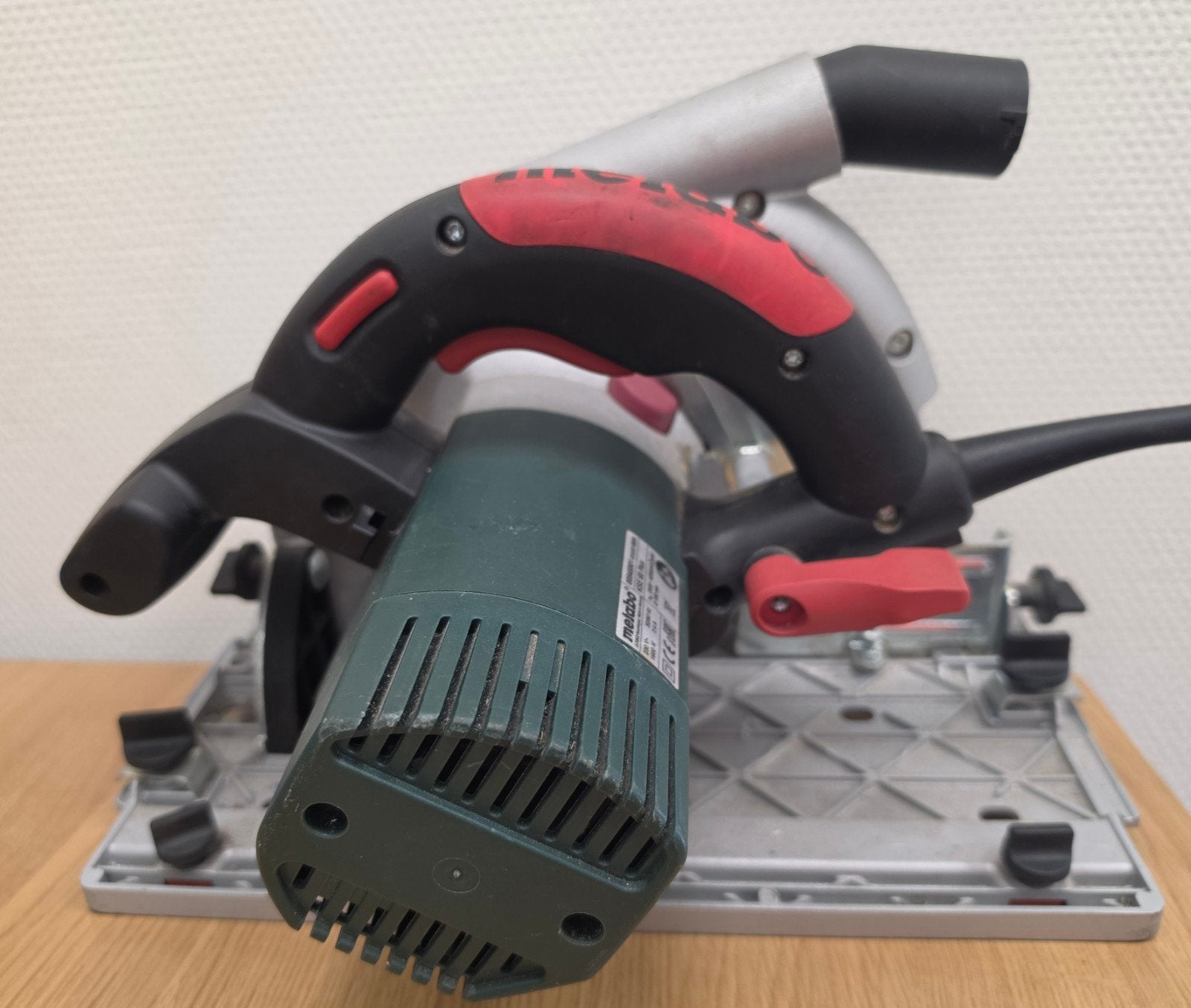 Metabo KSE 68 Plus Cirkelzaag met geleider, Gebruikt, Cirkelzaag, 70 mm of meer, Ophalen of Verzenden