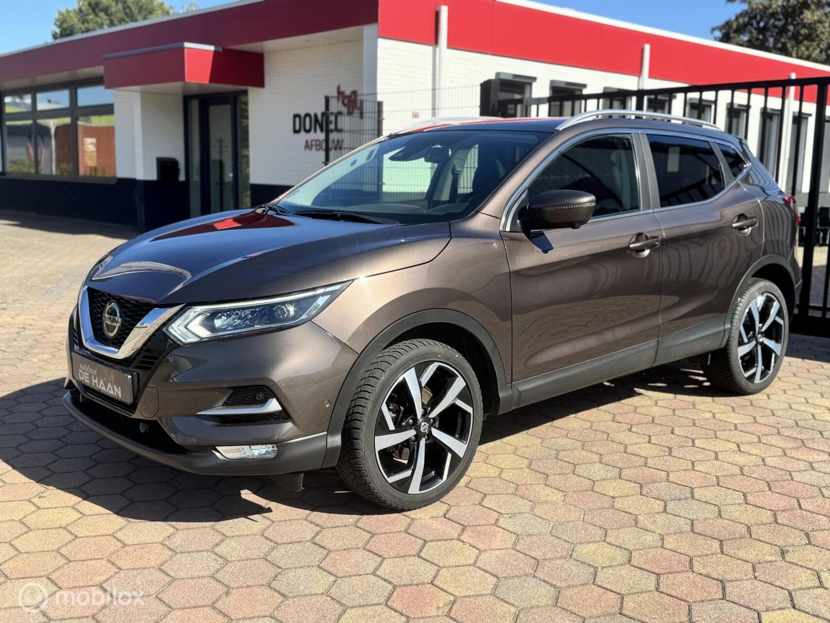 Nissan Qashqai 1.3 Tekna NAVI PANO APPLE CARPLAY CAMERA LEER, Voorwielaandrijving, Gebruikt, Zwart, 4 cilinders