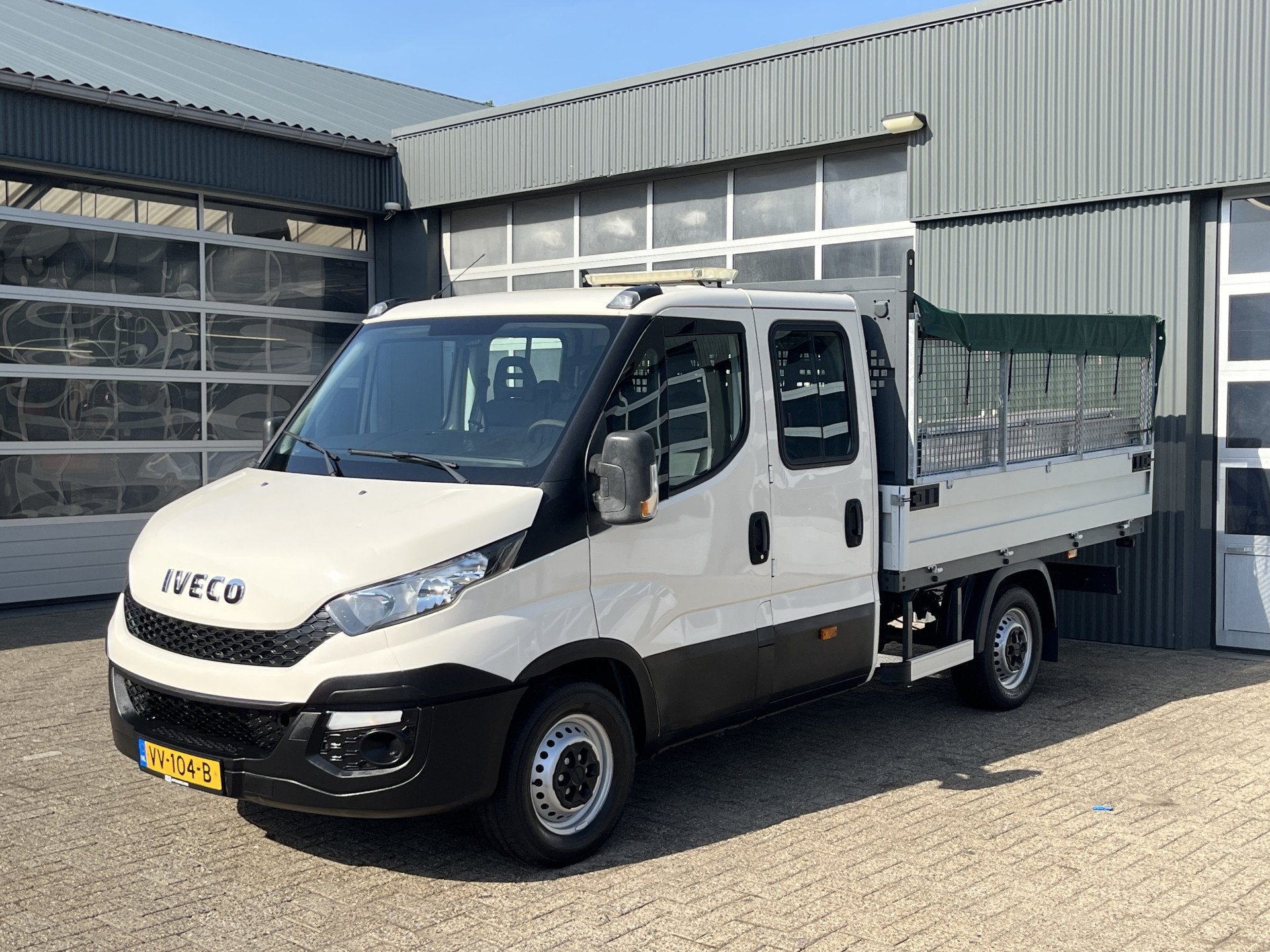 Iveco Daily 35S11D 2.3 345 Airco Trekhaak 3500kg trekgewicht, Auto's, Bestelauto's, 13 km/l, Euro 5, Gebruikt, Zwart