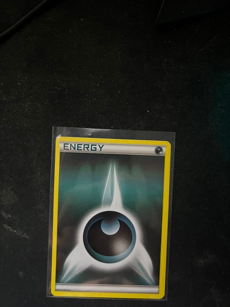 Dark Energy 2011 Black & White - Pokemon Kaart, Hobby en Vrije tijd, Verzamelkaartspellen | Pokémon, Ophalen of Verzenden, Zo goed als nieuw