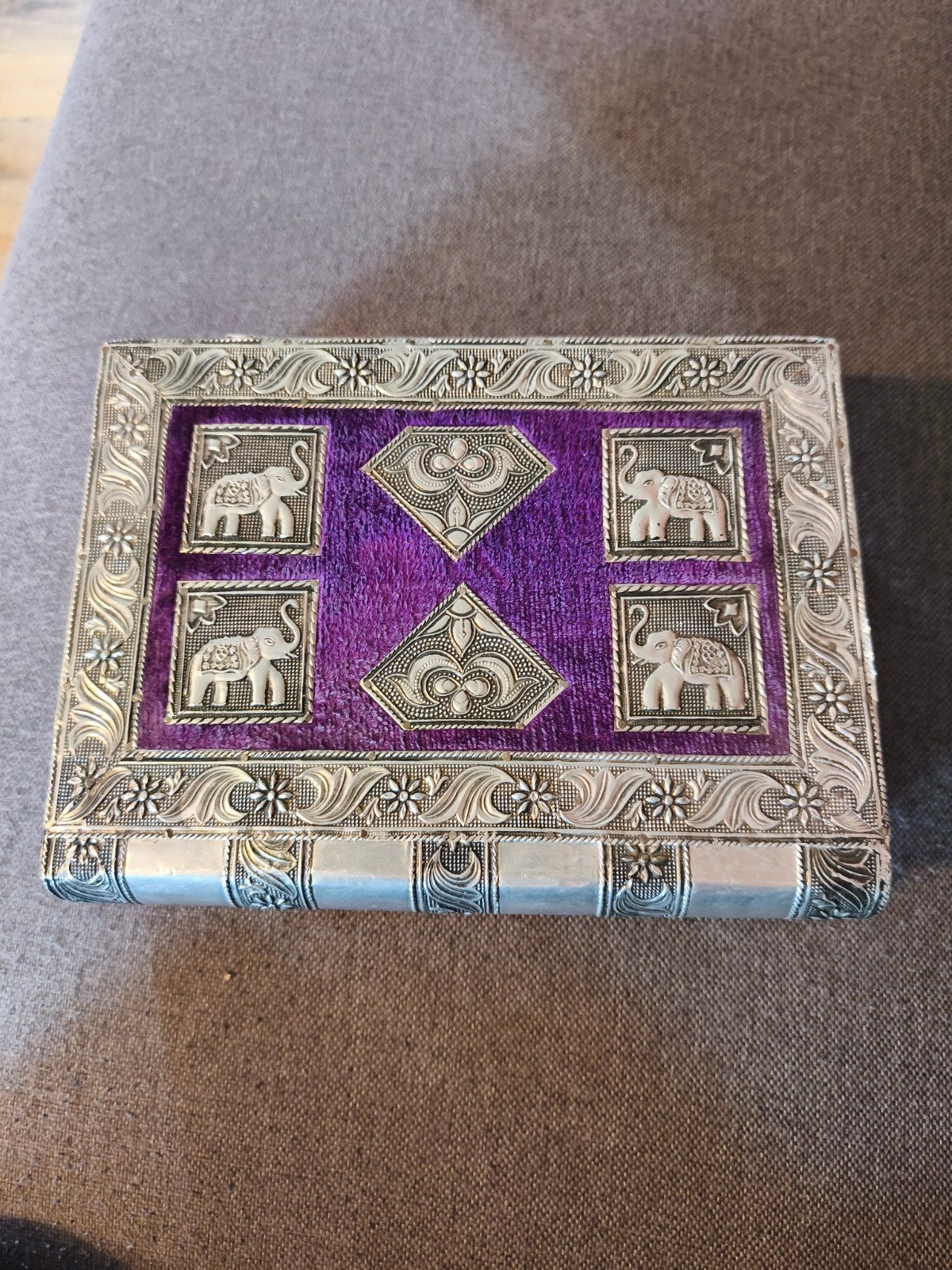 Vintage Indiaas sieradendoos met fluweel en spiegel, Sieraden, Tassen en Uiterlijk, Beautycases, Paars, Met slot, Ophalen of Verzenden