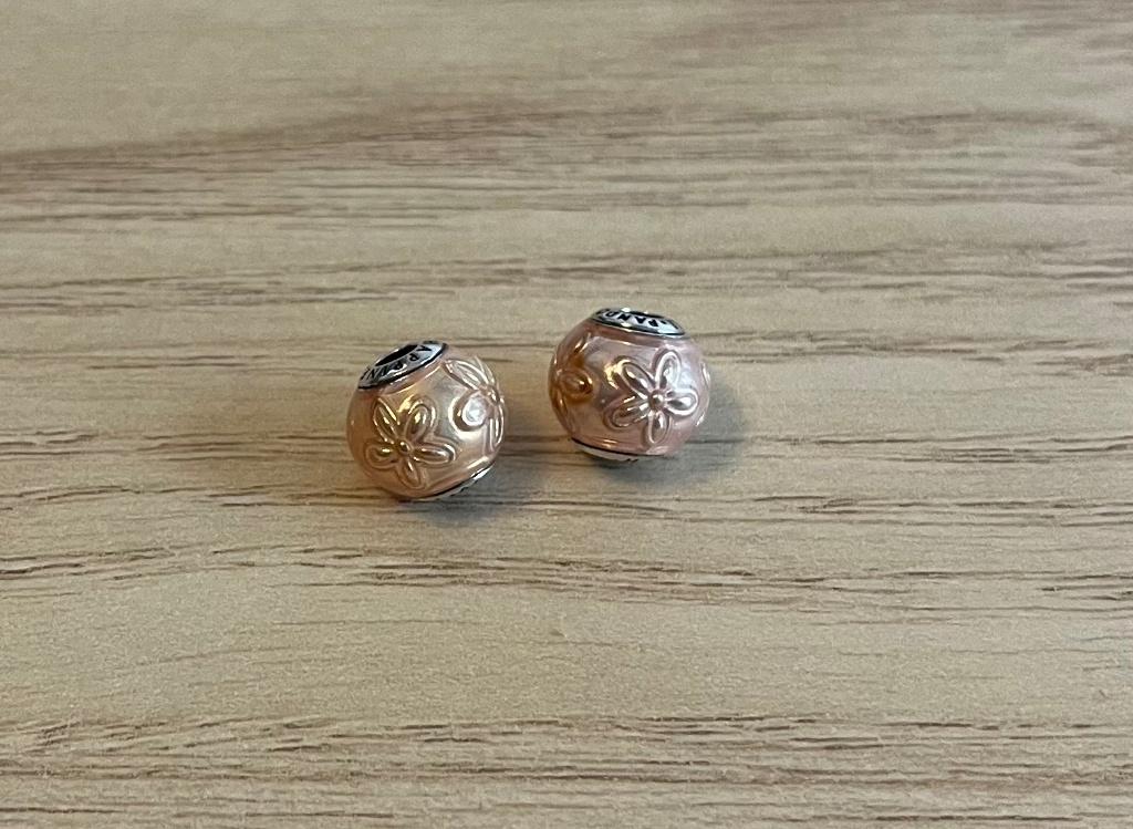 Pandora Essence Happiness bedels, Pandora, Ophalen of Verzenden, Zo goed als nieuw, 2 of 3 bedels