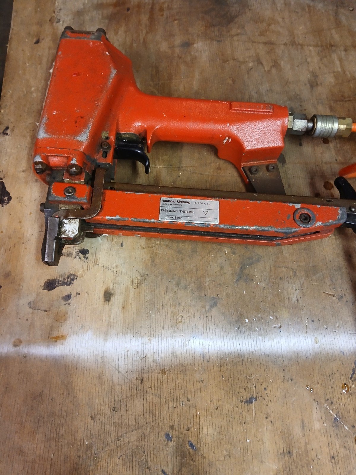 Robuuste pneumatische tacker met luchtslang, Doe-het-zelf en Verbouw, Gereedschap | Handgereedschap, Ophalen of Verzenden, Gebruikt