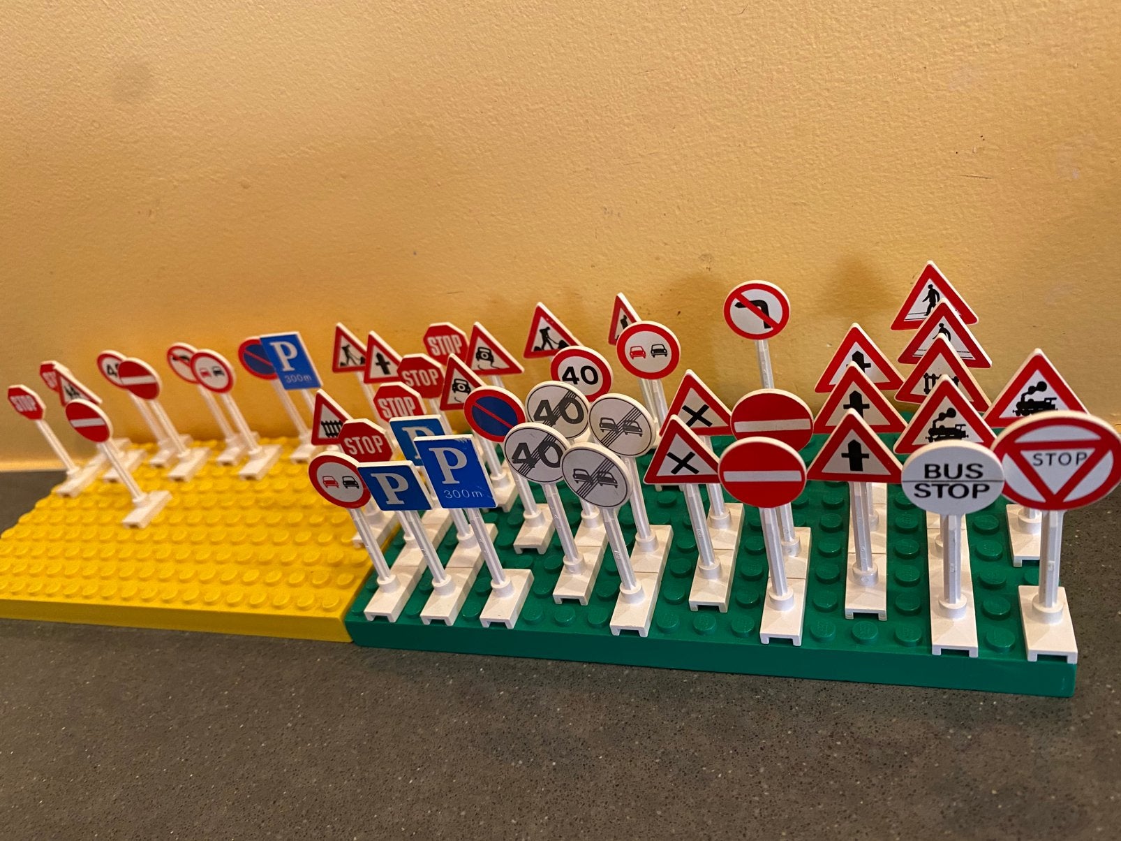 47 lego verkeersborden, Lego, Ophalen of Verzenden, Losse stenen, City