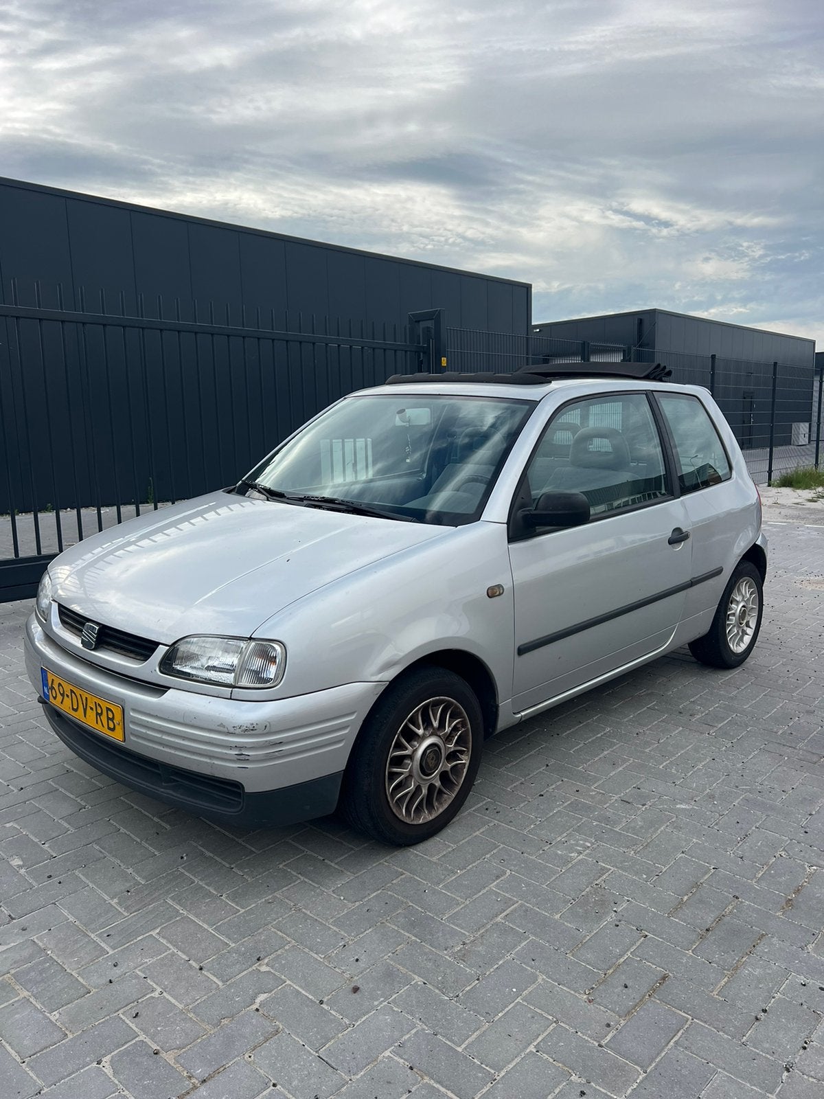 Seat Arosa 1.4 44KW Automaat met dakje inruil koopje, Auto's, 450 kg, 31 €/maand, 4 stoelen, Bedrijf