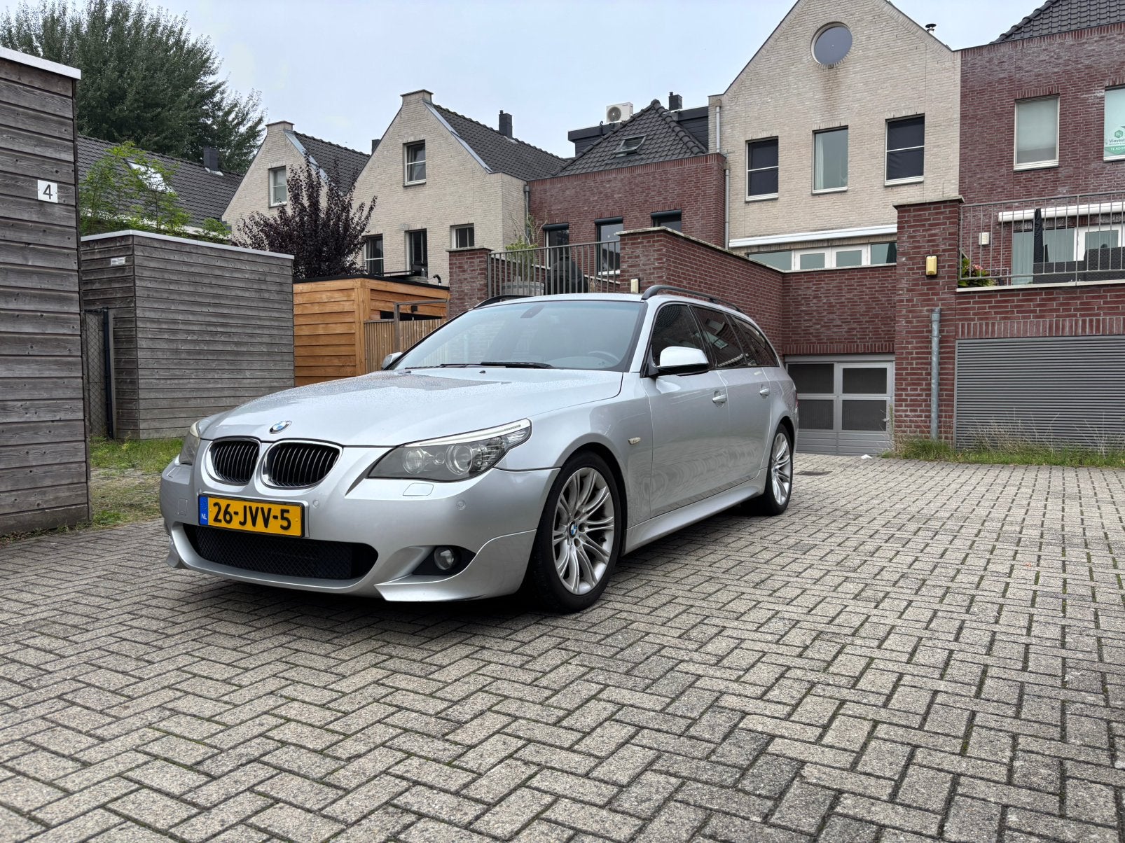 BMW 525i Touring E61 LCI | 3.0 6-cilinder | M Sport |, Achterwielaandrijving, Zwart, 2000 kg, Stationwagon