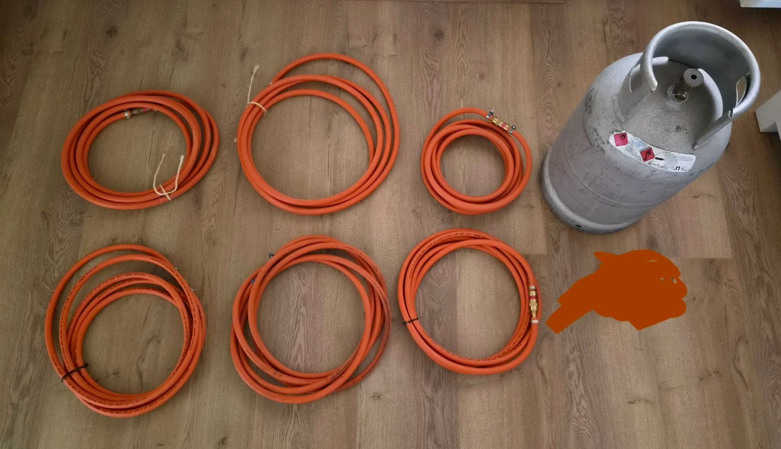 Propaan gasfles gevuld met slangen en accessoires, Ophalen, Gebruikt