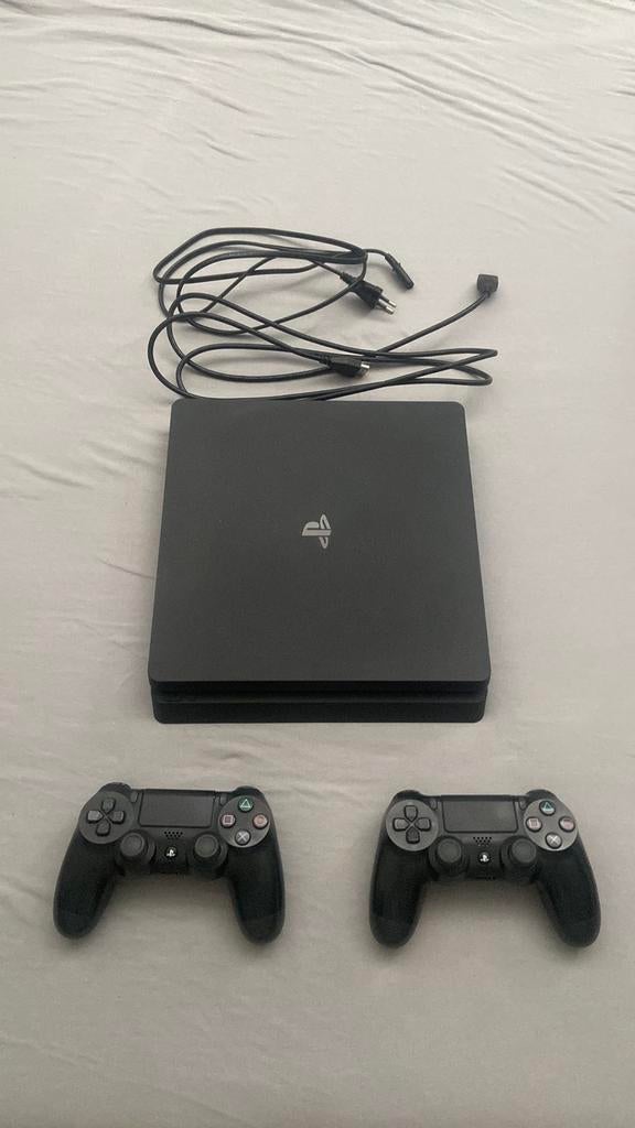 PlayStation 4 Slim 1TB (2 controllers), Ophalen, Met 2 controllers, Zo goed als nieuw, 1 TB