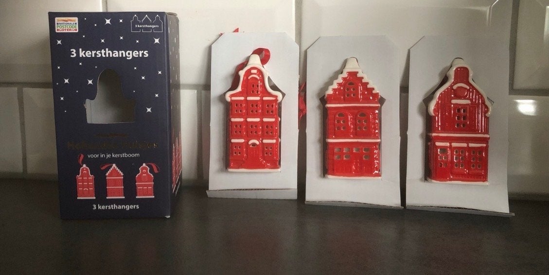 Postcode lotterij kerstboom hangers 3 mini huisjes - nieuw, Diversen, Kerst, Ophalen of Verzenden, Nieuw