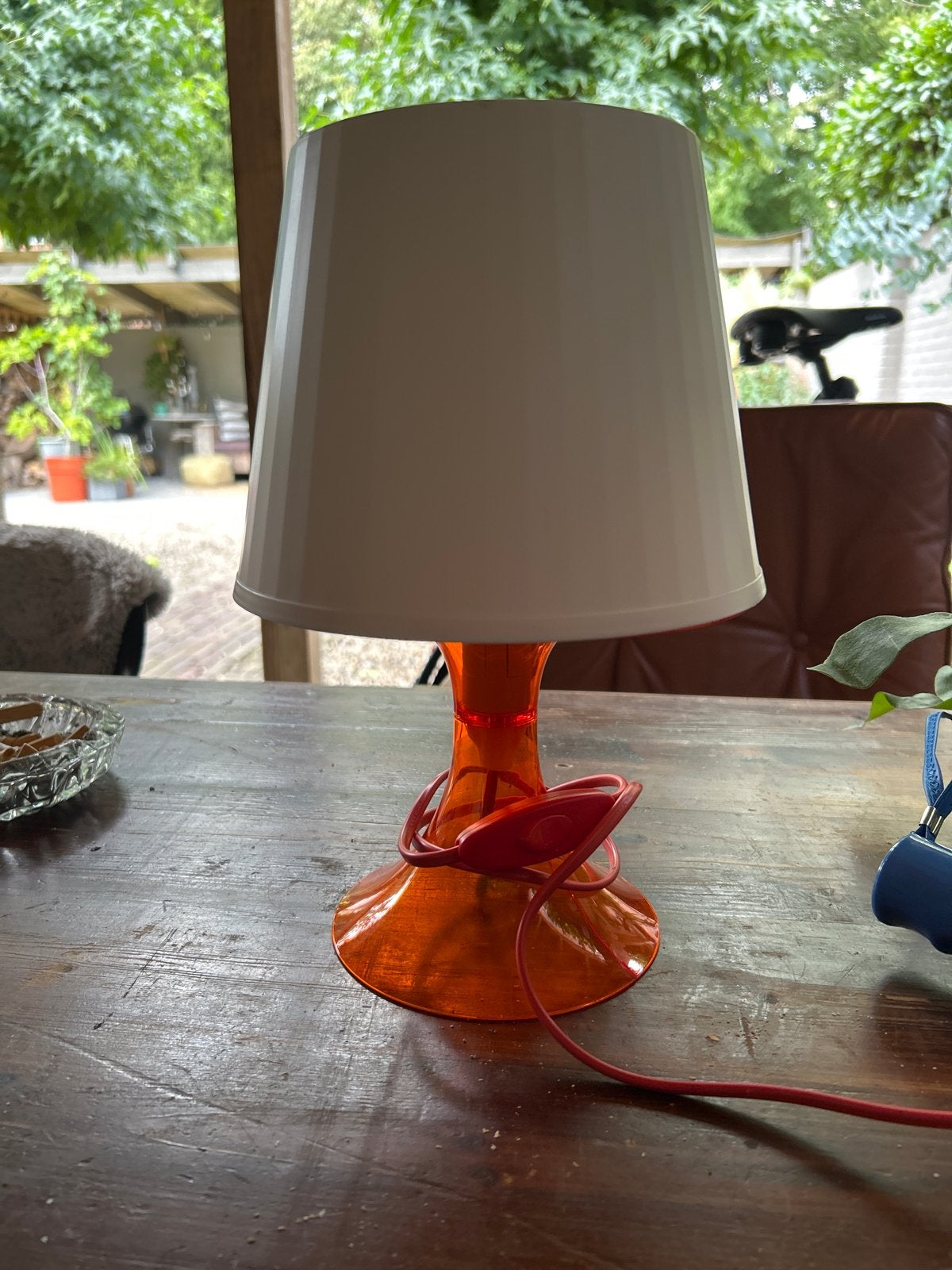 Vintage oranje tafellamp met witte kap, Gebruikt, Vintage, Oranje, Ophalen of Verzenden