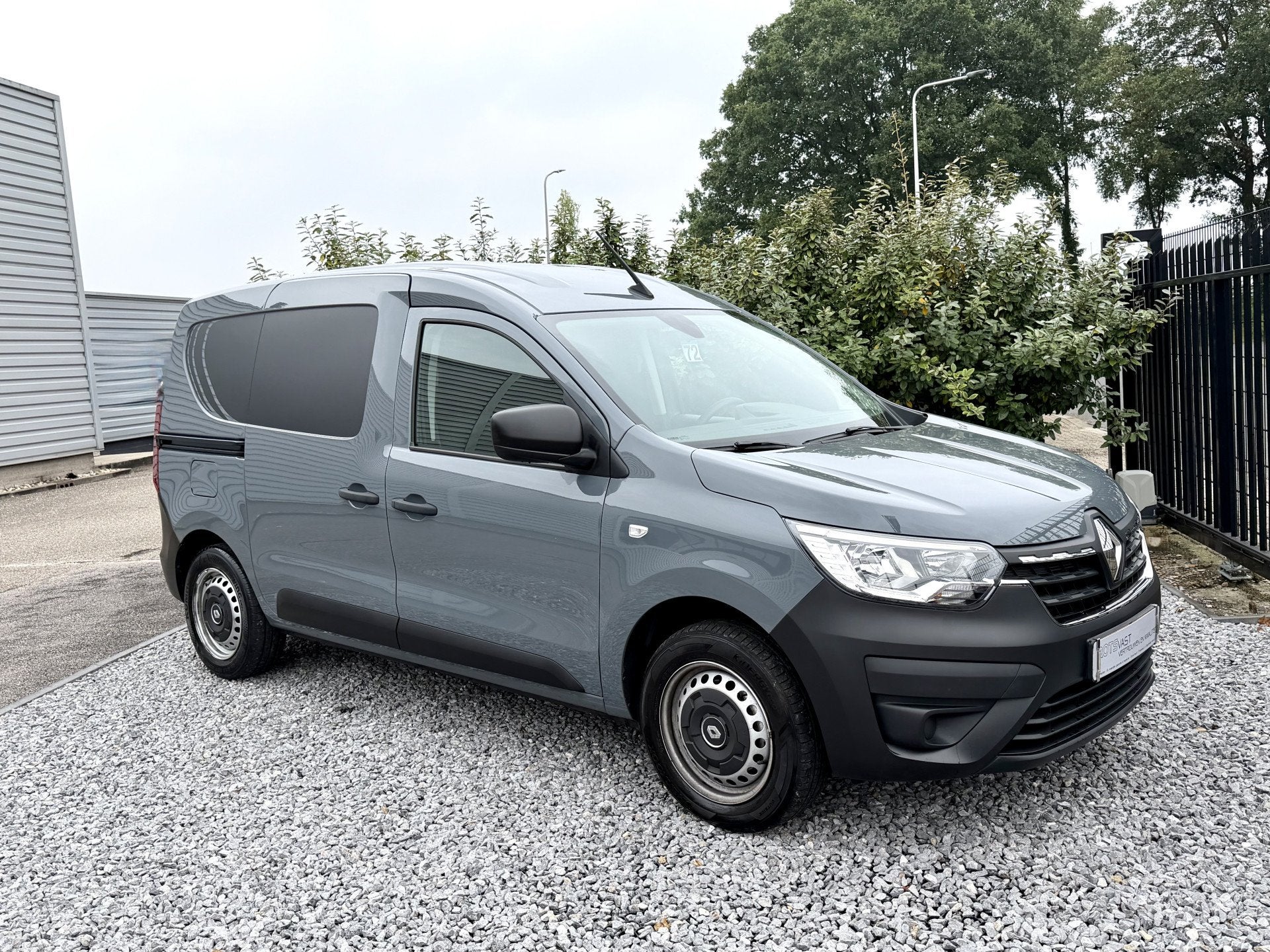 Renault Express 1.3 TCe Camera|Carplay|Leer|PDC|Cruis Grijs!, Voorwielaandrijving, Stof, Gebruikt, 4 cilinders