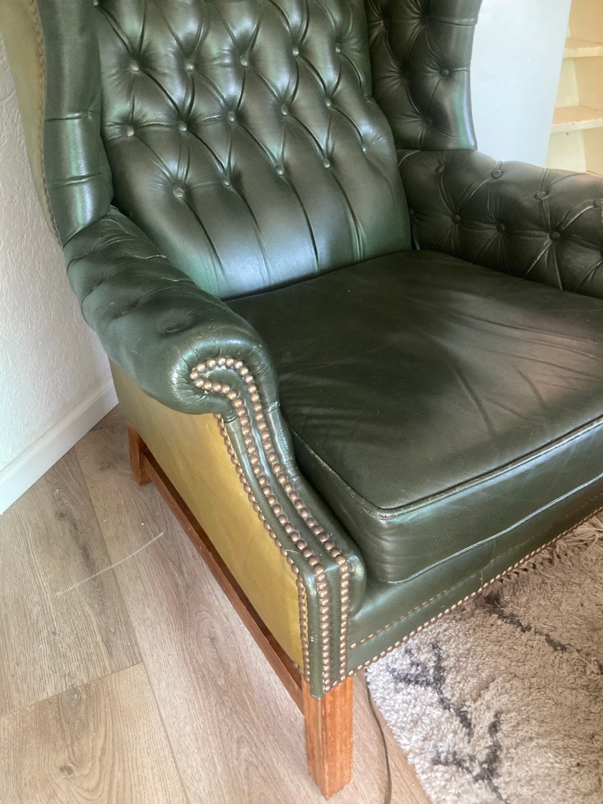 Vintage Chesterfield oorfauteuil in briitsh green  leer, Huis en Inrichting, Fauteuils, Ophalen of Verzenden, Gebruikt, Leer, 75 tot 100 cm
