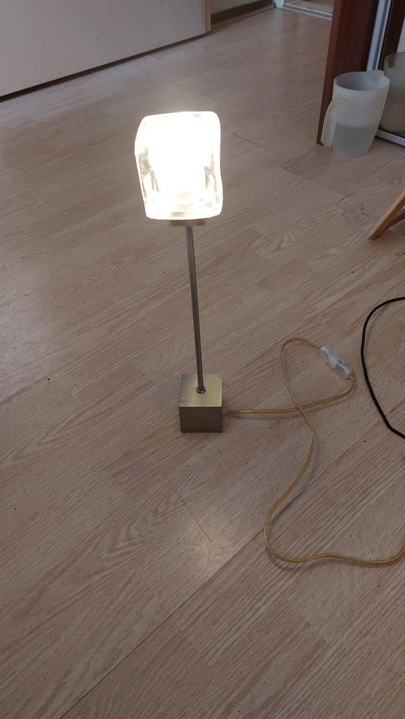 IKEA IJsblok Lamp - Tafellamp met glazen kap, Huis en Inrichting, Lampen | Tafellampen, Ophalen, Gebruikt, Glas