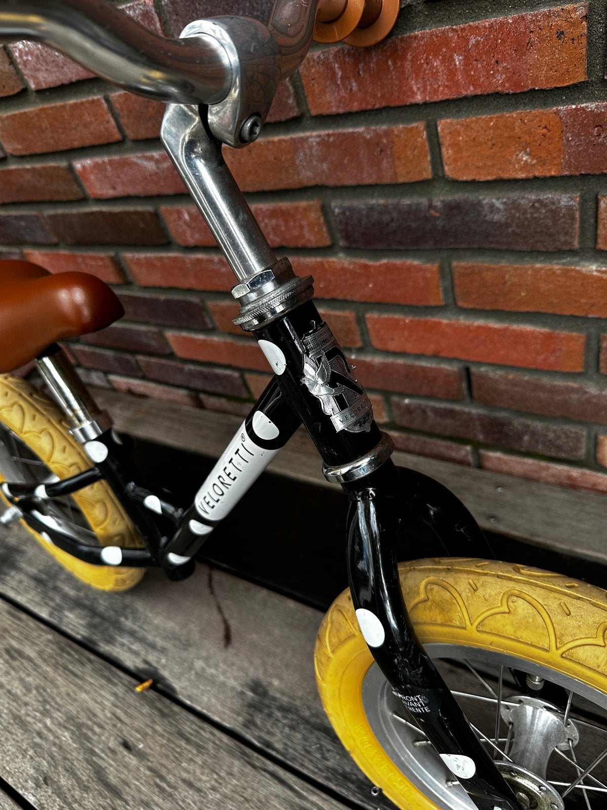 Limited Edition Veloretti Loopfiets Zwart met Witte Stippen, Fietsen en Brommers, Fietsen | Kinderfietsjes, Gebruikt, Minder dan 16 inch