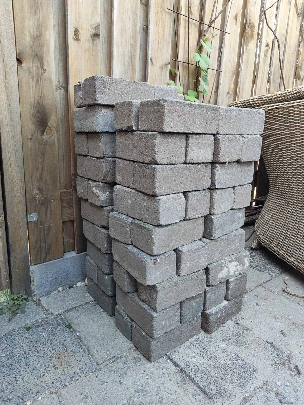 gratis bakstenen/ tuintegels, Tuin en Terras, Ophalen, Gebruikt, Beton, Terrastegels