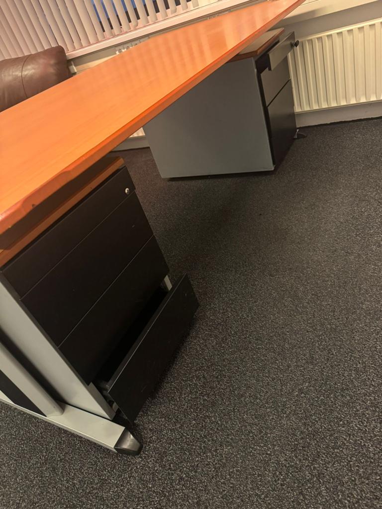 Grote bureau met ladekastjes, Huis en Inrichting, Bureaus, Ophalen, Zo goed als nieuw