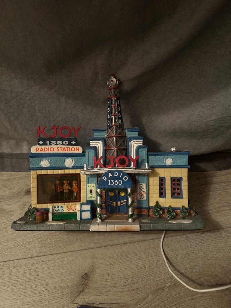 Lemax KJOY Radio Station #85714, Diversen, Ophalen of Verzenden, Zo goed als nieuw