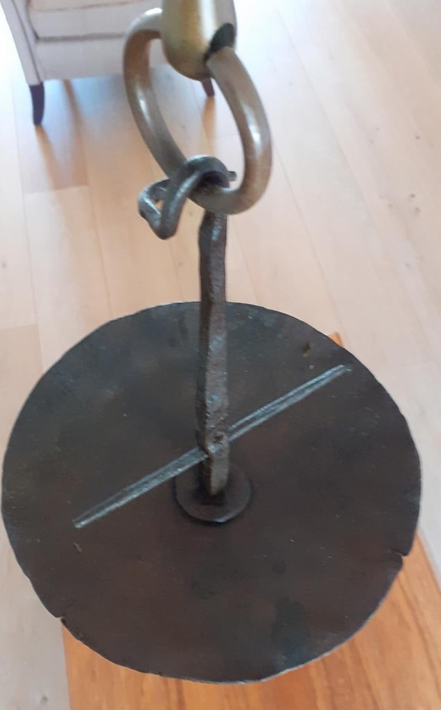 Antieke middeleeuwse smeedijzeren olielamp/vetlamp, Antiek en Kunst, Ophalen of Verzenden