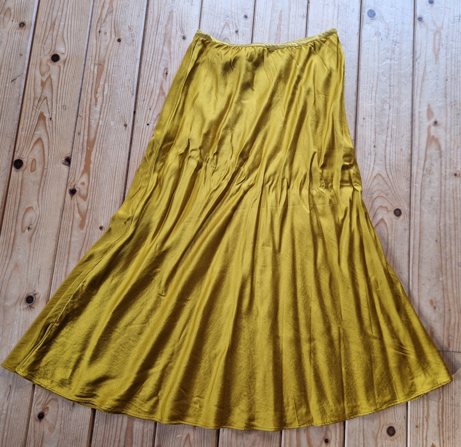 M (38) satijn-look viscose rok met stretch taille, Zara, Geel, Ophalen of Verzenden, Gedragen