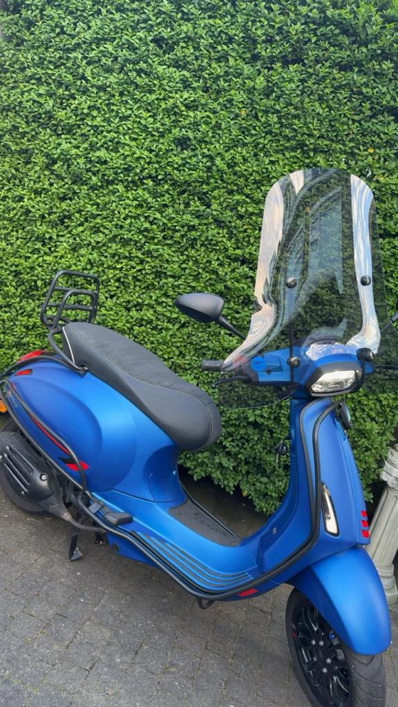 Vespa Sprint Mat Blauw – Zeer nette scooter met veel extra’s, Fietsen en Brommers, Scooters | Vespa, Ophalen, Zo goed als nieuw