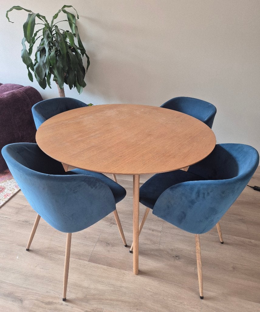 GRATIS eettafel en stoelen, Huis en Inrichting, Tafels | Eettafels, Ophalen, Gebruikt, Rond, Vier personen