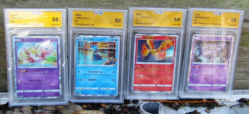 * 4x Graded Pokémon Kaarten (Mew, Lapras, Moltres, Mewtwo) *, Verzenden, Zo goed als nieuw, Meerdere kaarten, Foil