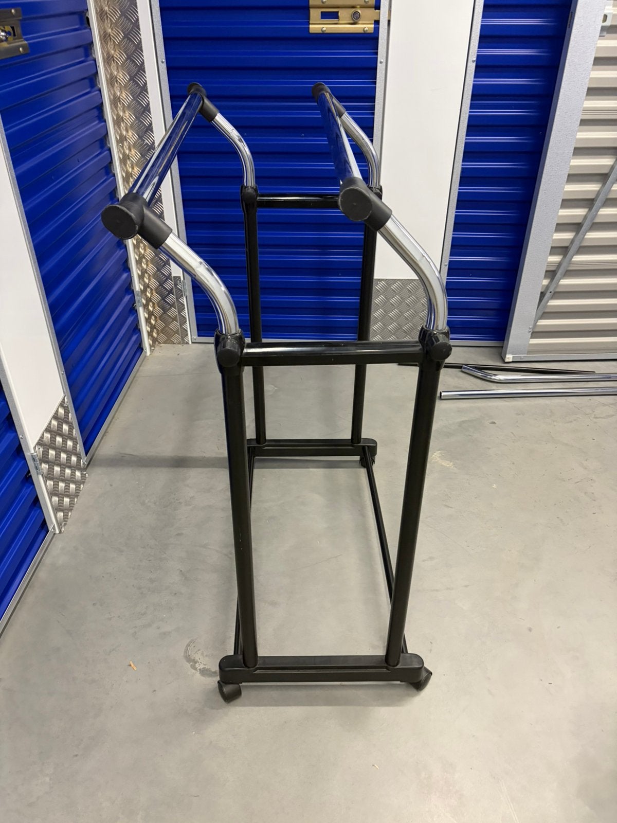 Mobile Clothes Rail / Garment Rack, Ophalen, Zo goed als nieuw