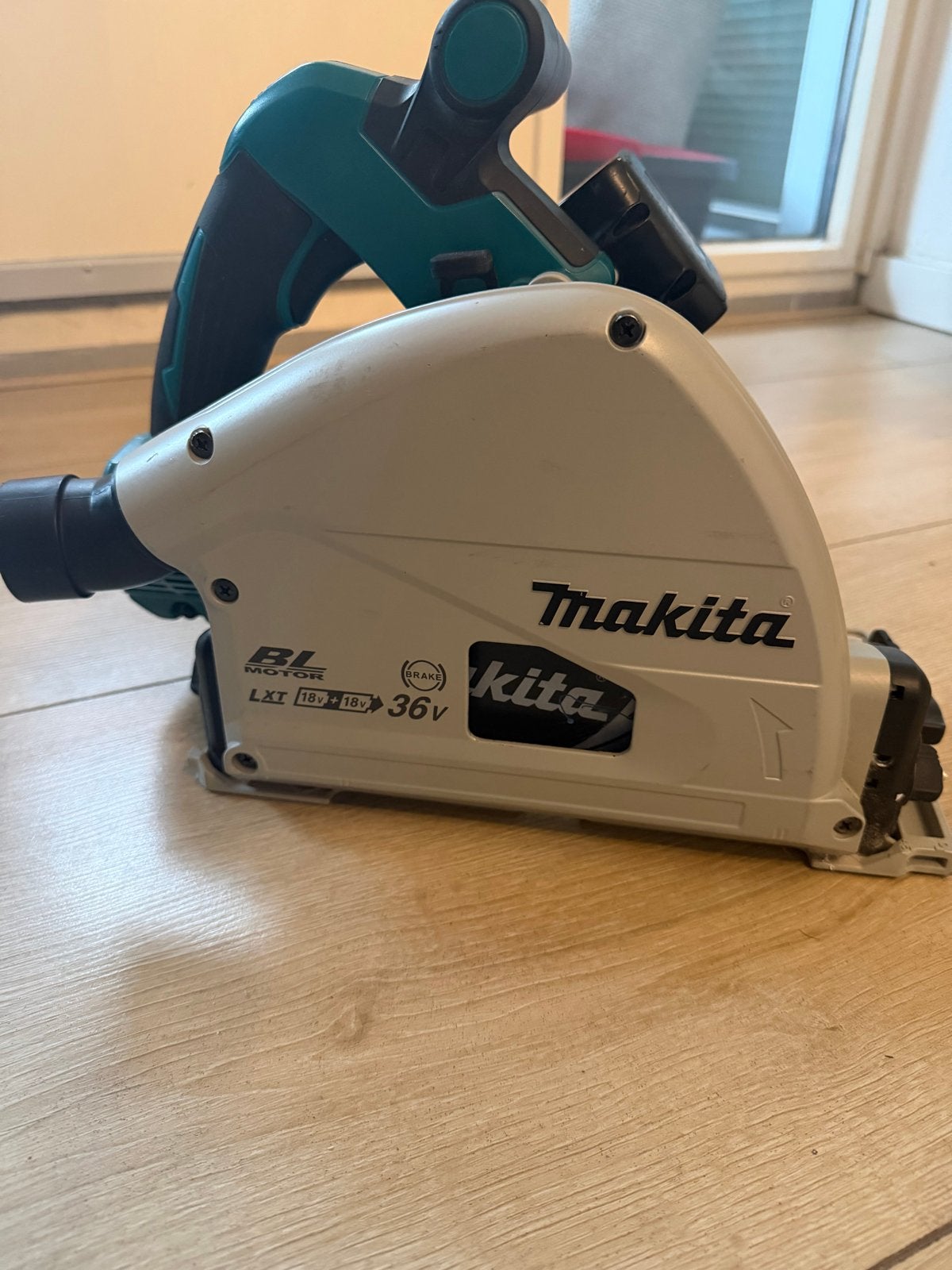 Makita DHS782 Cirkelzaag - Zo goed als nieuw, Ophalen, Invalzaag, 70 mm of meer, Zo goed als nieuw