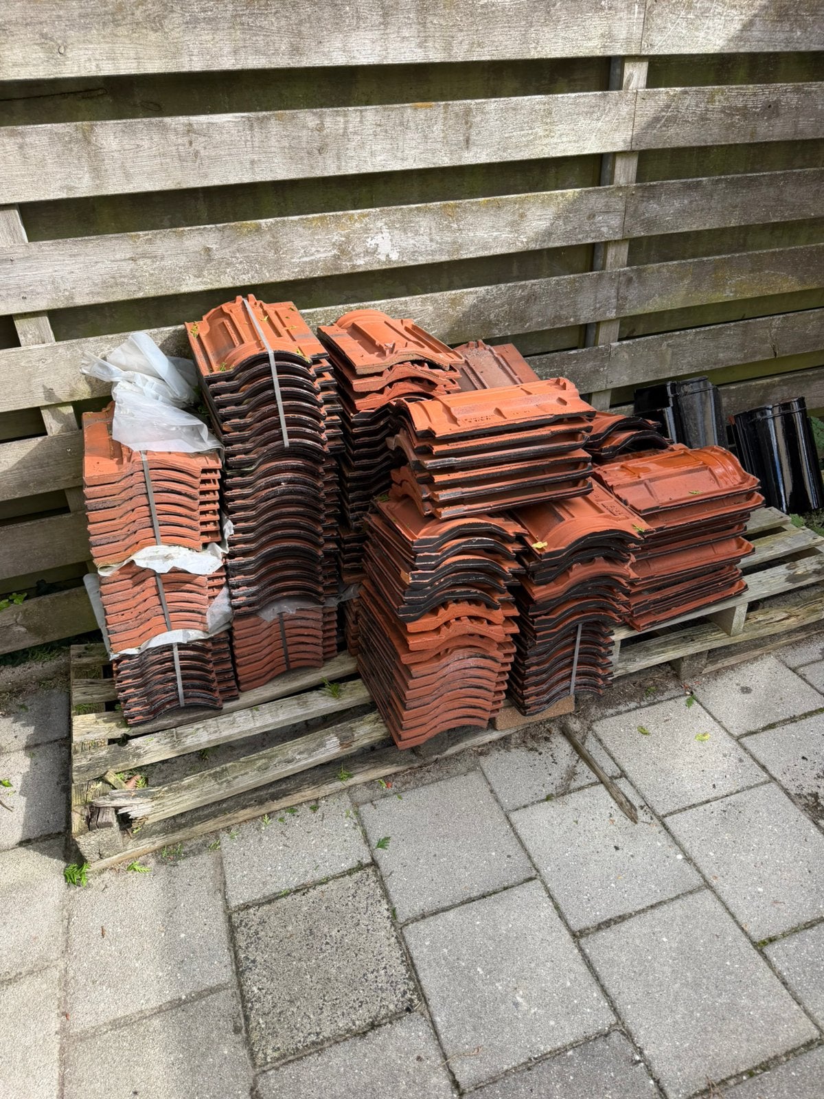 Dakpannen ongeveer 150 stuks, Steen of Klei, Ophalen of Verzenden, Zo goed als nieuw, 15 m² of meer