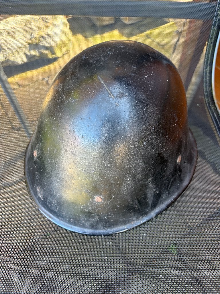 Helm Blokhoofd Nijmegen WOII met knijpkat werkend en insigne, Ophalen, Overige soorten, Nederland, Helm of Baret