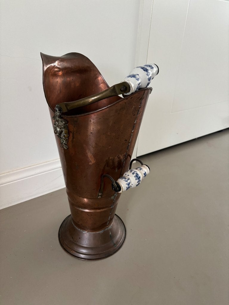 Bijenkorf: Vintage koperen kolenkit helmmodel, Delftsblauw, Ophalen