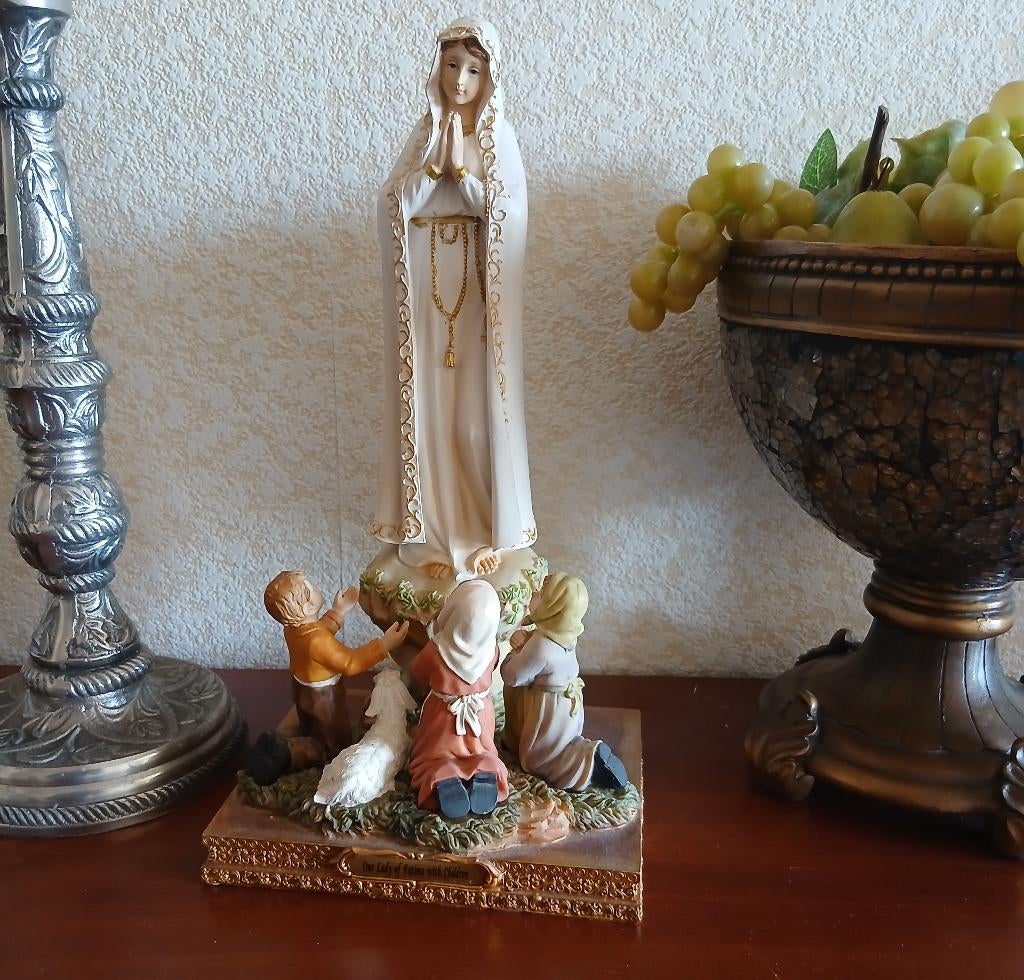 Our Lady of Fatima with children beeld, Ophalen