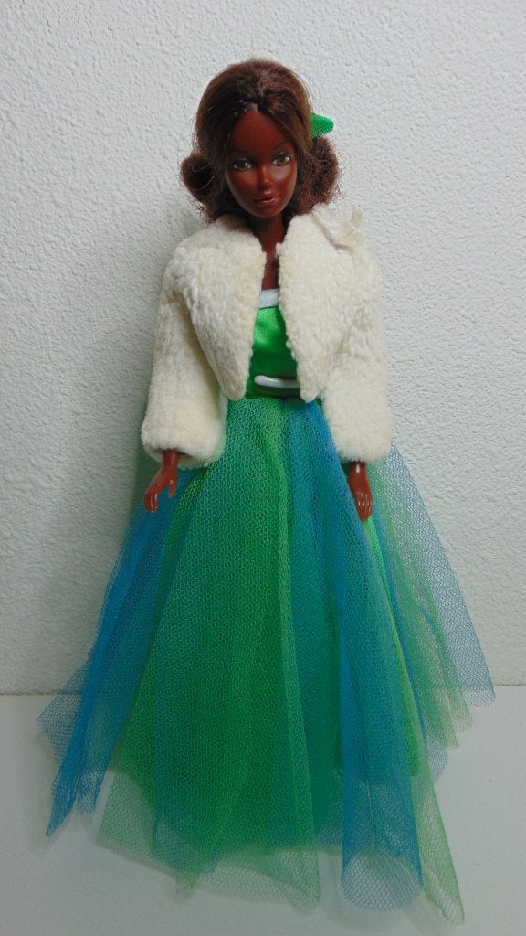 Mooi vintage Barbie over manteltje, Ophalen of Verzenden, Gebruikt, Kleertjes