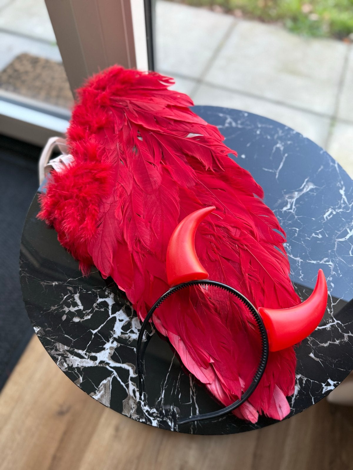 Rode duivel vleugels en hoorntjes set, Ophalen of Verzenden, Nieuw, Feestartikel, Halloween of Griezel