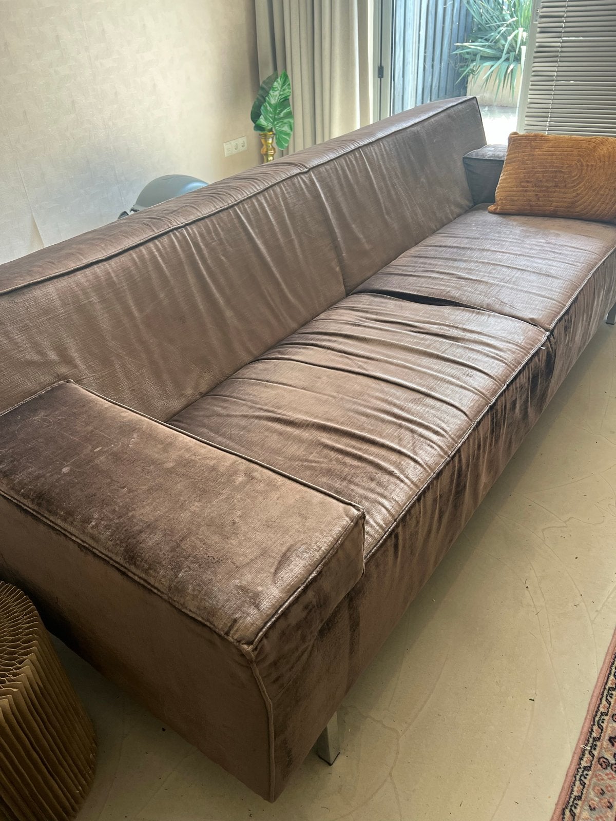 Comfortabele driepersoonsbank in bruin velours, Ophalen, Gebruikt, Driepersoons, 75 tot 100 cm